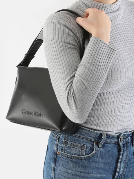 Schoudertas Embossed Logo Gerecycleerd Polyester Calvin klein jeans Zwart embossed logo K612551 ander zicht 1